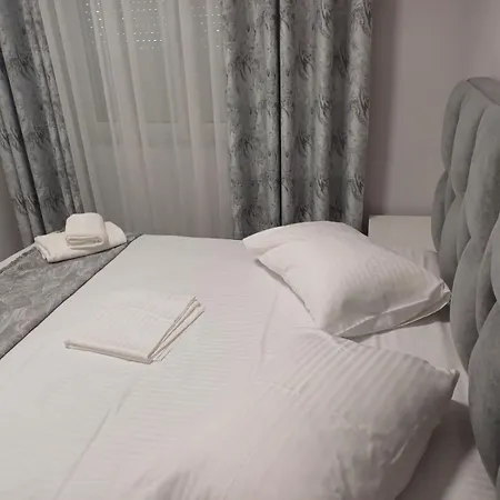 Dafillo Apartment Ksamil